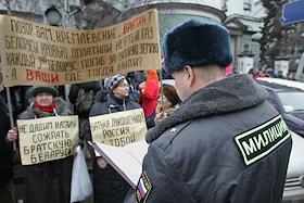 'Дружественный' митинг, организованный депутатом Госдумы Николаем Курьяновичем, прошел у посольства Белоруссии. Основной идеей митинга было показать дружественное отношение к соседней республике и поддержать ее в сложившейся ситуации
