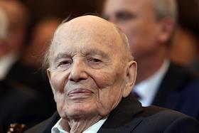 Юбилейная сессия Общего собрания Национальной академии наук Украины, посвященная 100-летию НАНУ,  в сессии принял участие академик, президент НАНУ -- Борис Патон, который отметил свой столетний юбилей.

