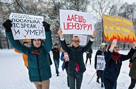 Пародийный митинг молодежного движения 'Весна' про нетерпимость и цензуру в Российской Федерации