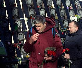 Пятая годовщина Революции достоинства. Сотни киевлян и родственники погибших почтили память Героев Небесной сотни