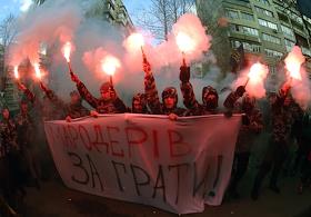 Активисты националистической партии'Национальный корпус' провели акцию протеста у здания Генеральной прокуратуры Украины в Киеве. Протестующие требовали расследовать масштабное хищение в оборонном секторе
