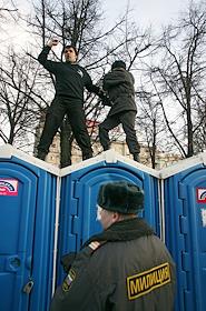 Пикет памяти бывшего президента Чечни Аслана Масхадова в Новопушкинском сквере