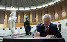 День Международной солидарности трудящихся. Председатель партии 'Справедливой России' Сергей Миронов принял участие в мероприятиях праздника в Волгограде