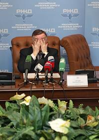 Брифинг президента ОАО 'РЖД' Владимира Якунина по результатам заседания правления ОАО 'РЖД', на котором был рассмотрен вопрос о готовности к началу функционирования дирекции железнодорожных вокзалов.
