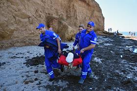 Учения бригад скорой помощи в Севастополе. Cпециалисты севастопольского Центра экстренной медицинской помощи и медицины катастроф во время учений на пляже