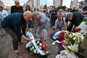 Акция памяти, посвященная событиям 1991 года на Горбатом мосту и шествие к месту гибели защитников Белого дома над туннелем под Садовым кольцом