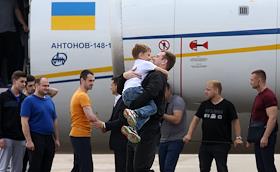 Встреча украинских пленных, освобожденных Россией в рамках обмена, в аэропорту Борисполь