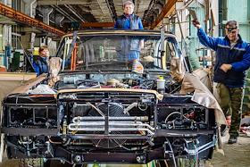 На территории московского автозавода имени Лихачёва, где теперь раскинулся ландшафтный парк, доживает последние времена легендарный сборочный спеццех № 6, со времён СССР выпускавший правительственные «членовозы» и роскошные лимузины, которые участвовали в парадах Победы, возили генсеков, встречали высоких иностранных гостей, прибывавших в столицу России