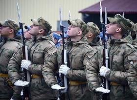 Церемония вручения Боевого знамени Бригаде №115 особого назначения Росгвардии, обеспечивающей безопасность Крымского моста