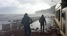 Ураган 'Глория' на побережье Коста Бланка. Провинция Аликанте город Дения