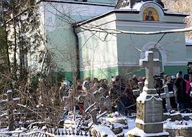 Петербургские картинки. Смоленское кладбище. День памяти Ксении Петербургской — юродивой, жившей в Санкт-Петербурге в XVIII веке