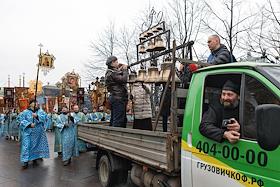 Крестный ход православной молодежи
