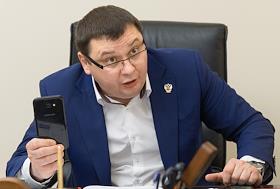 Ректор Воронежского государственного технического университета (Опорный технический университет Воронежской области) Сергей Колодяжный во время интервью в своем рабочем кабинете. Акция студентов Воронежского государственного технического университета памяти погибших во время теракта в Санкт-Петербурге людей
