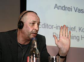 Российский Экономический Форум. Дневные тематические заседания: '2008', 'Глобальные амбиции российского бизнеса', 'Финансовые институты развития: Катализатор роста экономики России?', 'Взгляд на российские регионы: какие территории развиваются успещно и почему?', 'Растущее влияние российского потребителя', 'Круглый стол' прессы, 'Готова ли Россия к формированию зрелой культуры управления активами?' в Конференц-центре имени Королевы Елизаветы II (The Quenn Elizabeth II Conference Centre). 
