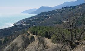 Жанровые фото. Виды Алушты. Закрытая детская площадка