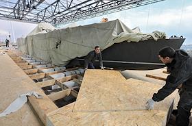 Строительство стеклянного павильона вокруг бронекатера БК-31, который был поднят со дна Волги осенью 2017 года, на Центральной набережной. Катер станет памятником морякам Волжской военной флотилии