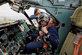 Экипажи боевых самолетов и вертолетов 4-й армии ВВС и ПВО провели генеральную репетицию воздушного парада в Волгограде в День Победы. Экипажи боевых вертолетов Ми-8АМТШ, Ми-28Н, Ми-35 и самолетов Су-24М, Су-25, Су-27 и Су-34 стартовали с аэродрома в Мариновке. Они совершили демонстрационный пролет над центром города-героя парами на высотах от 100 до 300 метров на скоростях от 250 до 600 км/ч