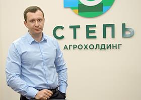 Антон Трегубов, генеральный директор ООО «ТД «Инвестпром-Опт» (бакалейное направление АО Агрохолдинг «СТЕПЬ»), в конференц-зале компании