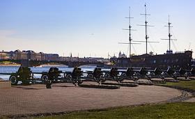 Залпы с Петропавловской крепости в честь 317-летия Петербурга