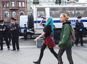 Общероссийское голосование по поправкам в Конституцию России. Последний день голосования. Акция протеста против поправок в Конституцию России прошла у торгового центра 'Галерея'