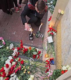 Акция в поддержку жителей Белоруссии, протестующих против результатов голосования на выборах президента Белоруссии, у отделение посольства Белоруссии в Санкт-Петербурге
