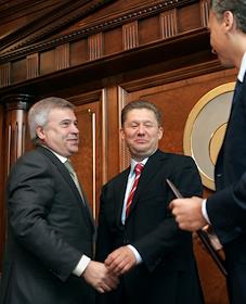 Подписание соглашения между компаниями ОАО 'Газпромнефть' и ОАО 'Лукойл'