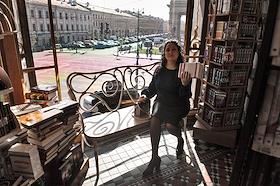 Дом Зингера. Посетители Дома книги на Невском проспекте