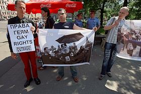 Пикет геев на Пушкинской площади