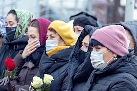 Церемония прощания с главным хормейстером Государственного ансамбля песни и танца Татарстана Венерой Гараевой. Церемония прошла во дворе дома, где жила Венера Гараева. Народная артистка Татарстана Венера Гараева скончалась на 78-м году жизни от осложнений после коронавирусной инфекции
