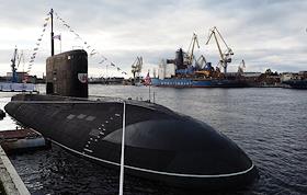 Торжественная церемония подъема Военно-морского флага и передачи в состав Военно-морского флота России большой дизель-электрической подводной лодки «Волхов» на глубоководной набережной АО Адмиралтейские верфи