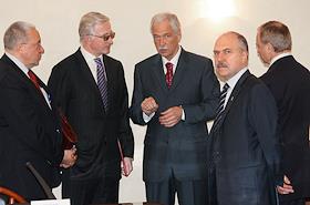 Фракция 'Единая россия' и РСПП подписывают документы в Госдуме