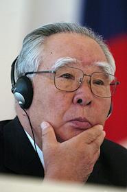 11-й Международный Экономический Форум. В Смольном состоялось подписание Меморандума о взаимопонимании между Санкт-Петербургом и компаниями «Сузуки Мотор Корпорейшн» и «Иточу Корпорейшн» в связи с решением, принятым компанией «Сузуки» о строительстве в Петербурге (Шушары) завода по производству легковых автомобилей. Меморандум подписали губернатор В.И. Матвиенко, председатель «Сузуки Мотор Корпорейшн» Осаму Сузуки и управляющий директор «Иточу Корпорейшн» Таканобу Фурута