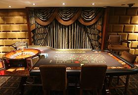 Интерьер VIP залов казино 'Метрополь'. Игровые автоматы