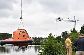 Тренировка экипажа МКС-69 по действиям после посадки спускаемого аппарата на водную поверхность на базе Ногинского Спасательного Центра МЧС России и при содействии сотрудников Министерства по чрезвычайным ситуациям