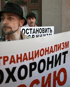 Пикет под лозунгом 'Остановим ультранационализм в России' здания приемной Генеральной прокуратуры РФ. Организатор - Российский конгресс народов Кавказа.
