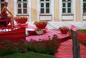 Шестая Неделя садов журнала 'Мезонин' прошла в парке усадьбы графа Остермана, парадный двор Музея декоративно-прикладного искусства