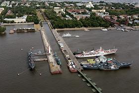 Репетиция воздушной части парада ВМФ в Санкт-Петербурге