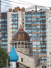 Виды Санкт-Петербурга. Ленинский проспект. Кронштадская площадь. Храм Св. Праведного Иоанна Кронштадского. Галерная улица. Дворы Санкт-Петербурга