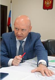 Генеральный директор ПАО 'Гранит' Валерий Панасенко, во время интервью, в своем рабочем кабинете