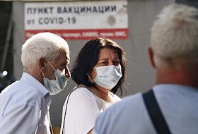 Передвижной пункт вакцинации от COVID 19 на улице города