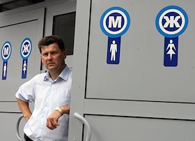 'Биоэкология'-производство пластиковых всепогодных туалетных кабин (био туалетов). На снимке: Гвоздев Валерий, генеральный директор ООО 'Биоэкология