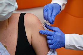 Мобильный пункт вакцинации от гриппа возле м.Тверская