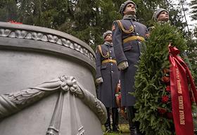 Захоронение летчика, погибшего в годы Великой Отечественной войны, Петра Ивановича Гаврикова. Северное кладбище