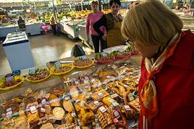 'Базар' - крытые торговые ряды с сельхозпродукцией в модернизированном помещении рынка