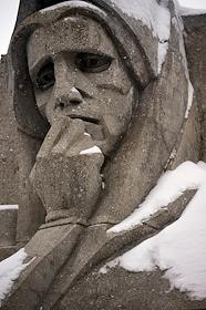 Учащиеся Центра героико-патриотического воспитания «ПОСТ № 1» несут почетную вахту памяти у Вечного огня на Мемориальном комплексе «Монумент Славы» в Новосибирске