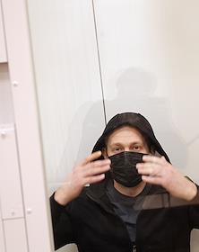 Заседание по делу бывшего замглавы отделения Управления капитального строительства службы инженерно-технического обеспечения ФСО подполковника Алексея Голохвостова, обвиняемого в получении взятки в 20 млн. рублей за сокрытие нарушений при строительстве и реконструкции объектов на территории резиденции президента России в Ново-Огарево в 235 гарнизонном военном суде