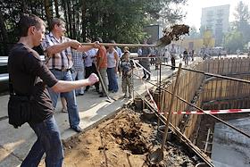 Акция жителей домов 109 и 111 по Рублевскому шоссе с целью остановить 'точечную' застройку своего двора