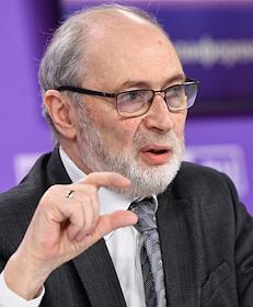 Пресс-конференция научного руководителя Гидрометцентра России Романа Вильфанда в пресс-центре МИЦ 'Известия'