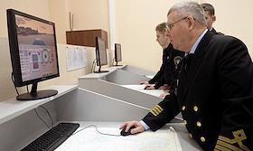 Государственный университет морского и речного флота (ГУМРФ) имени адмирала Макарова. Курсанты во время занятий на компьютерном тренажёрном комплексе