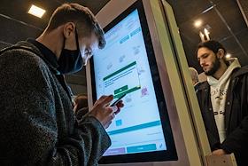 Работа ресторана быстрого питания сети 'Макдоналдс' перед временным закрытием ресторанов сети в России